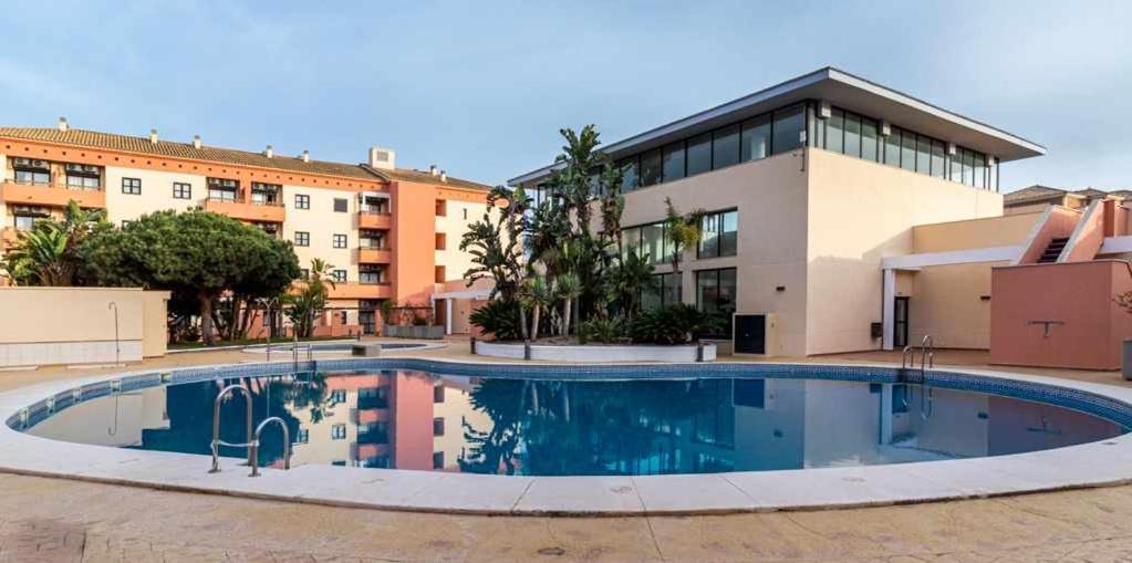 Junto A La Playa Con Piscina Y Parking *